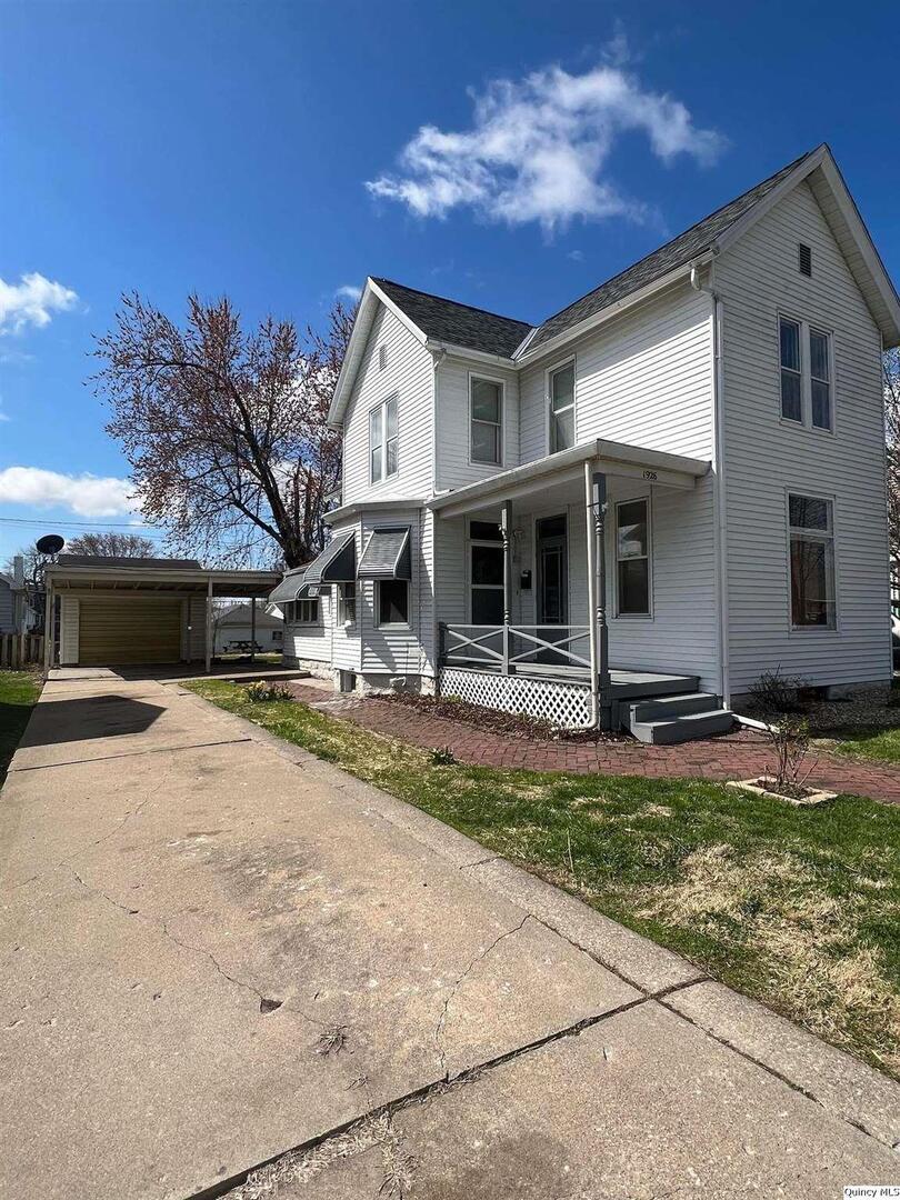 1926 State St, Quincy, IL 62301