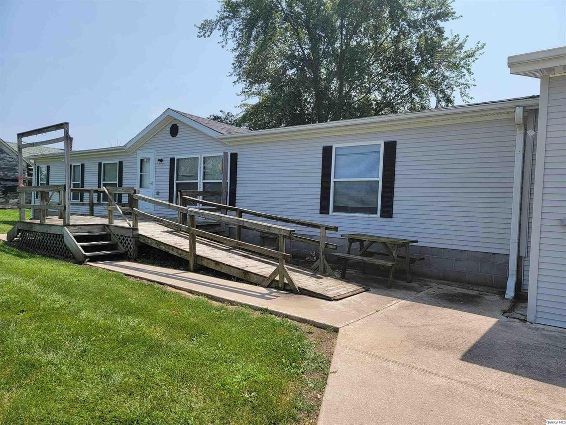 2675 E County Rd 2300, La Harpe, IL 61450
