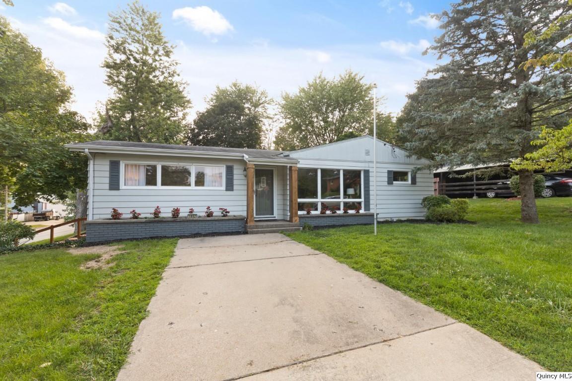 1952 E Elmwood Dr., Quincy, IL 62301