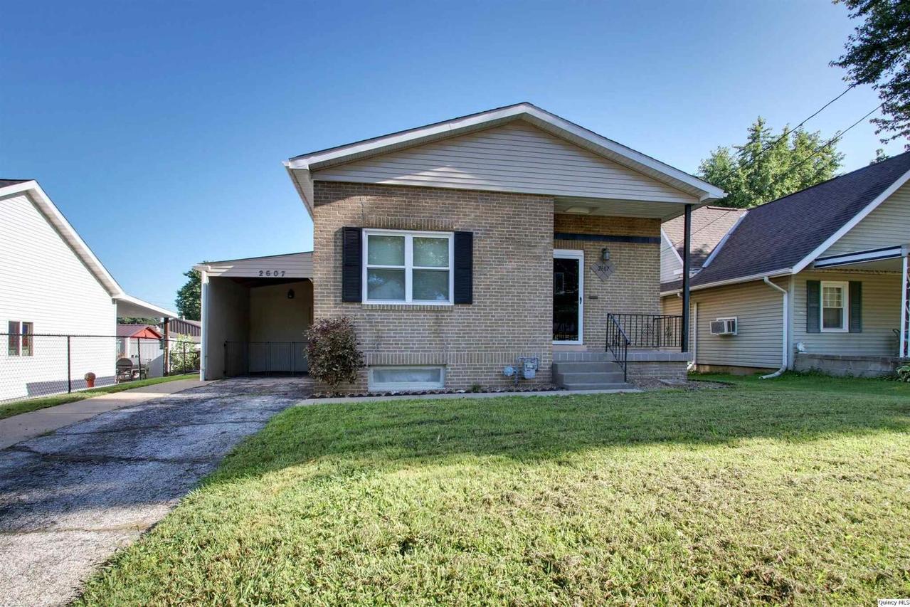 2607 Cherry St, Quincy, IL 62301