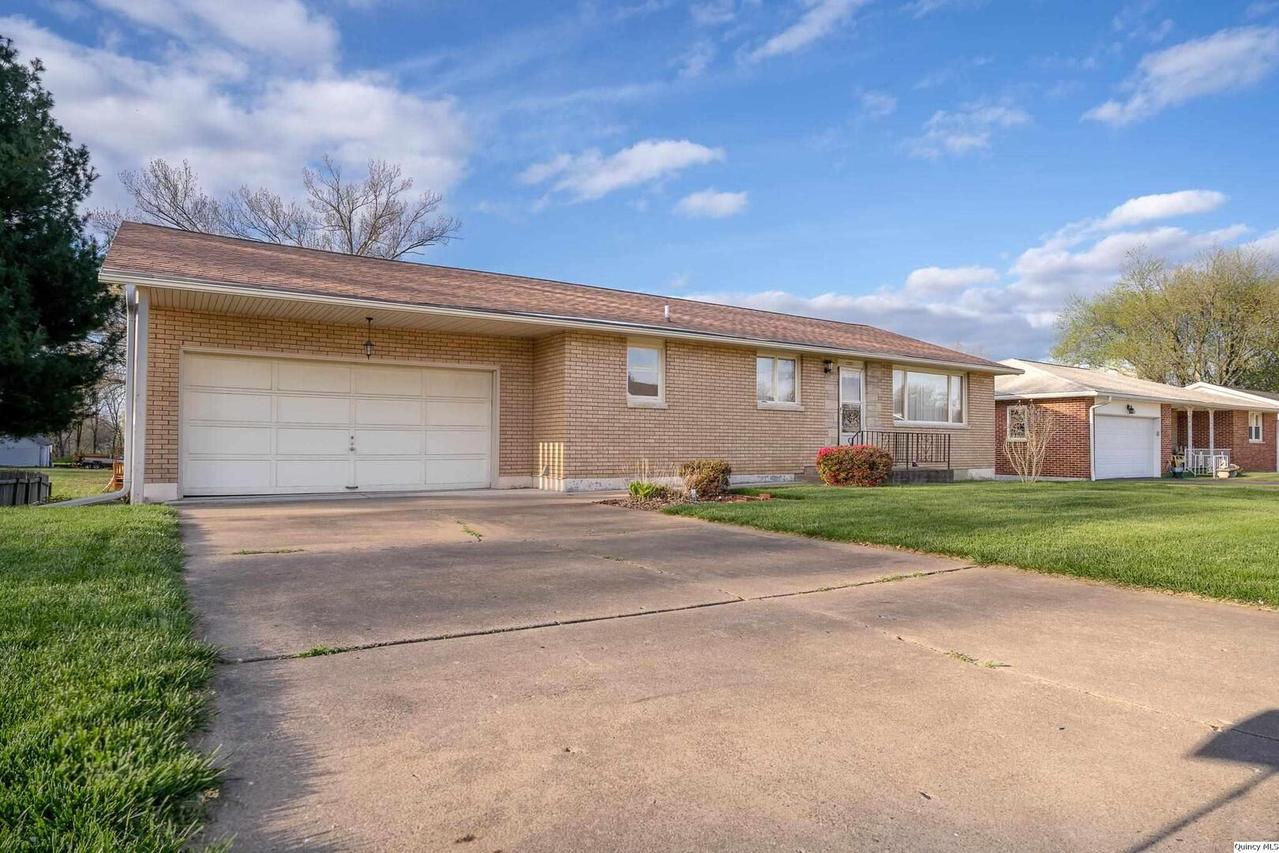1207 St. Charles Dr., Quincy, IL 62305