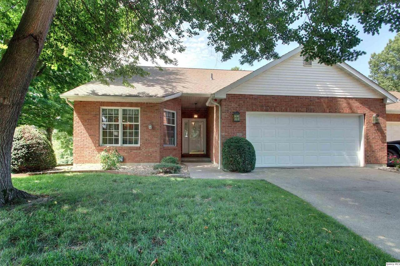 208 Knollwood, Quincy, IL 62305