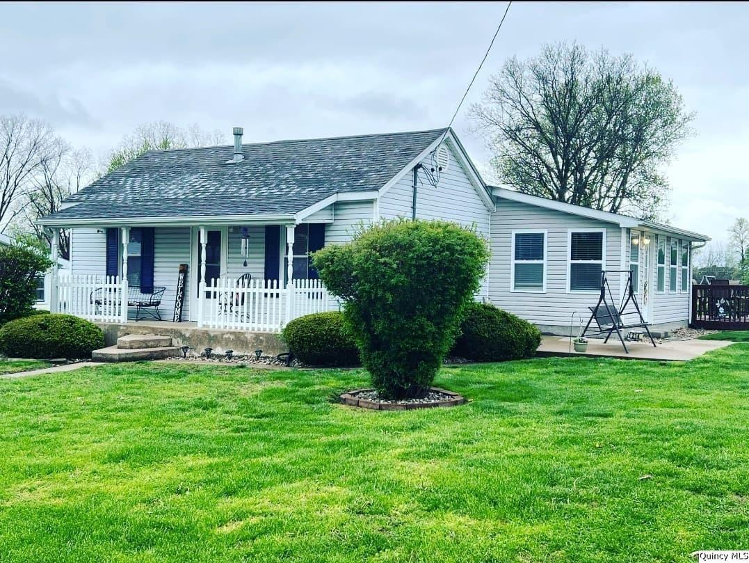 214 Smith St, Ursa, IL 62376