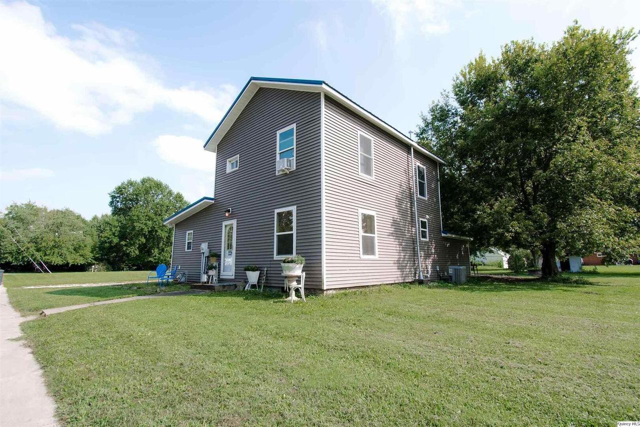 228 E Mulberry, Mendon, IL 62351