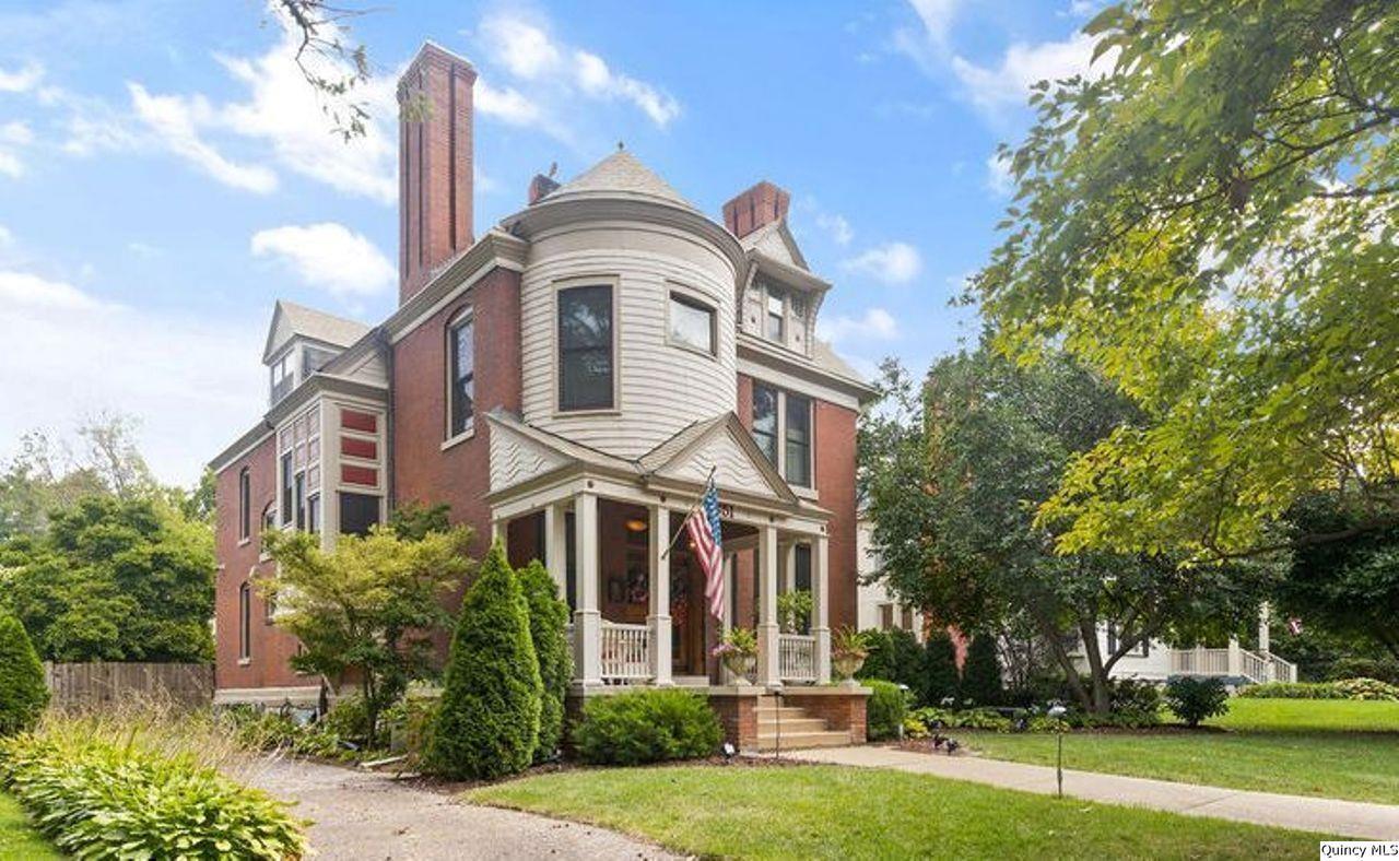 1651 York, Quincy, IL 62301