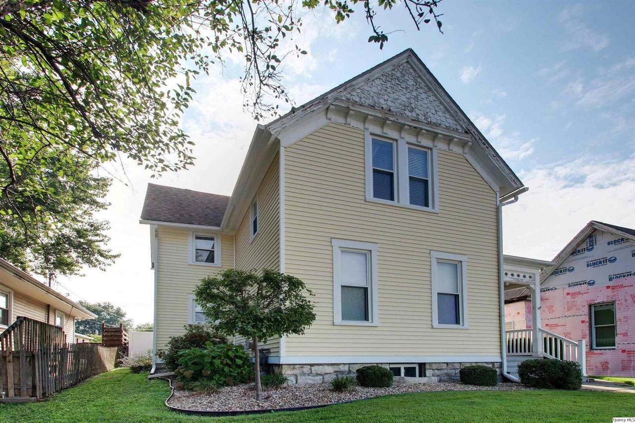 621 S 19th St, Quincy, IL 62301