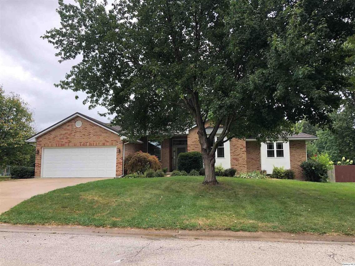 2824 W Oakbrook Ct, Quincy, IL 62305