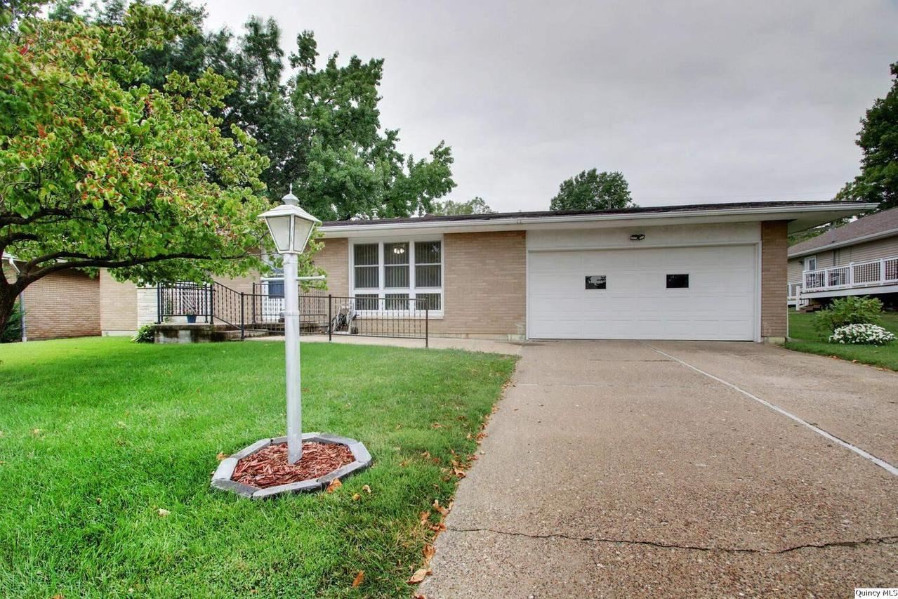 2106 S 23rd St, Quincy, IL 62305