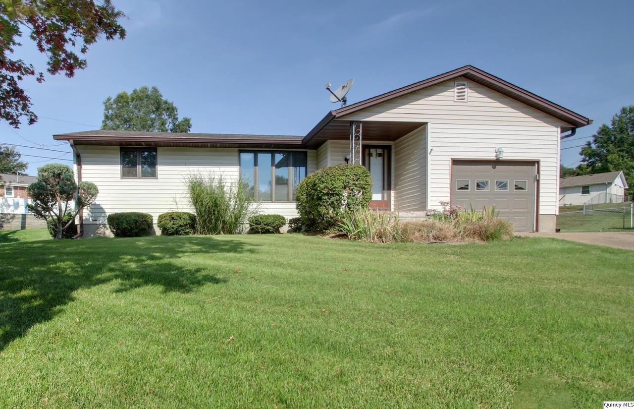 919 Anne Ave, Quincy, IL 62301