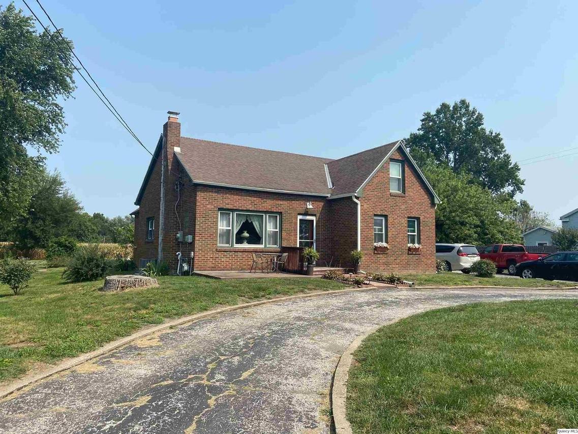 1301 Hamann Ln, Quincy, IL 62305