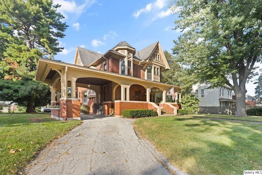 1621 Vermont St, Quincy, IL 62301