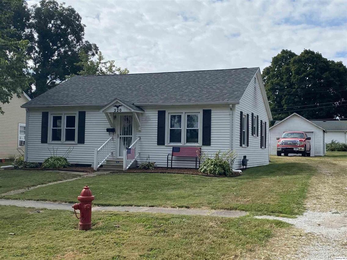 220 W North, Mt. Sterling, IL 62353