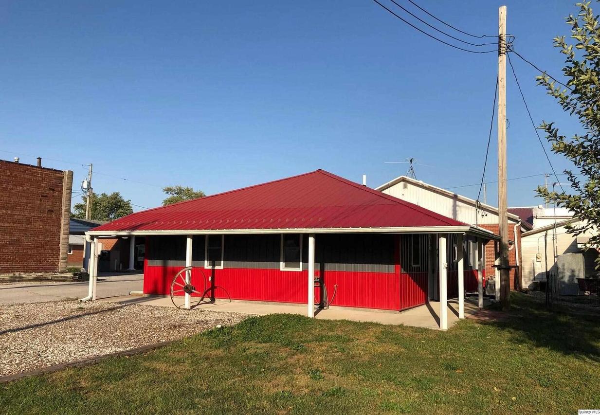 317 Quincy St, Golden, IL 62339