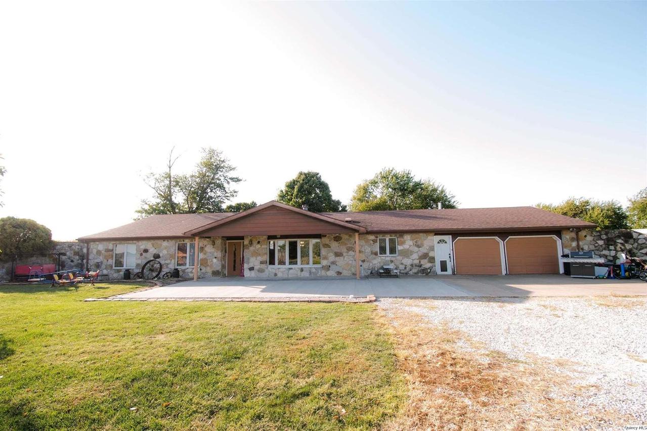 1379 N 2353rd Ln., Mendon, IL 62351