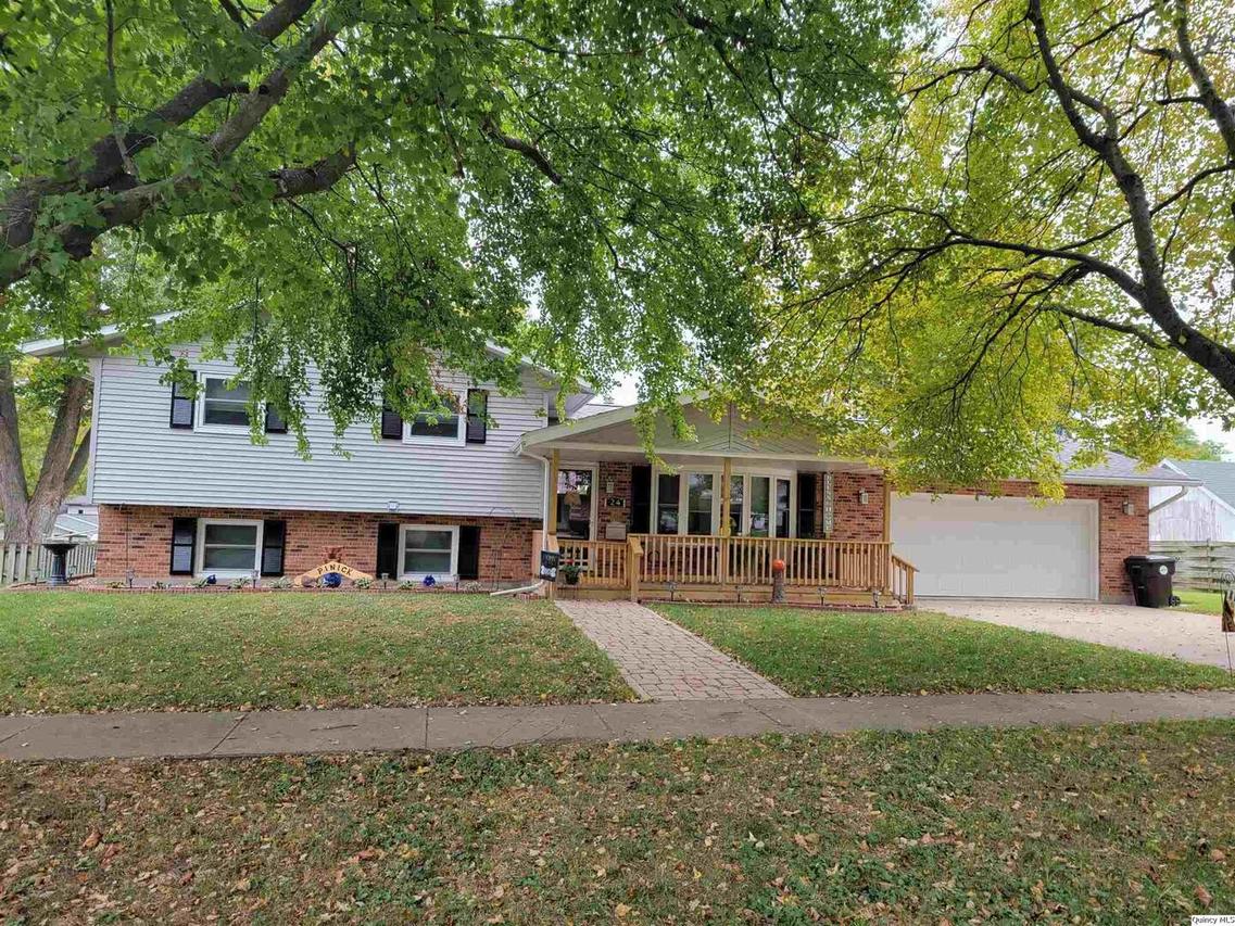24 N Head St., Carthage, IL
