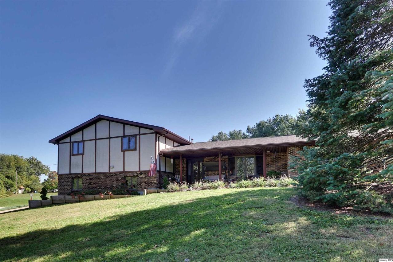 510 Einhaus Ln, Quincy, IL 62305