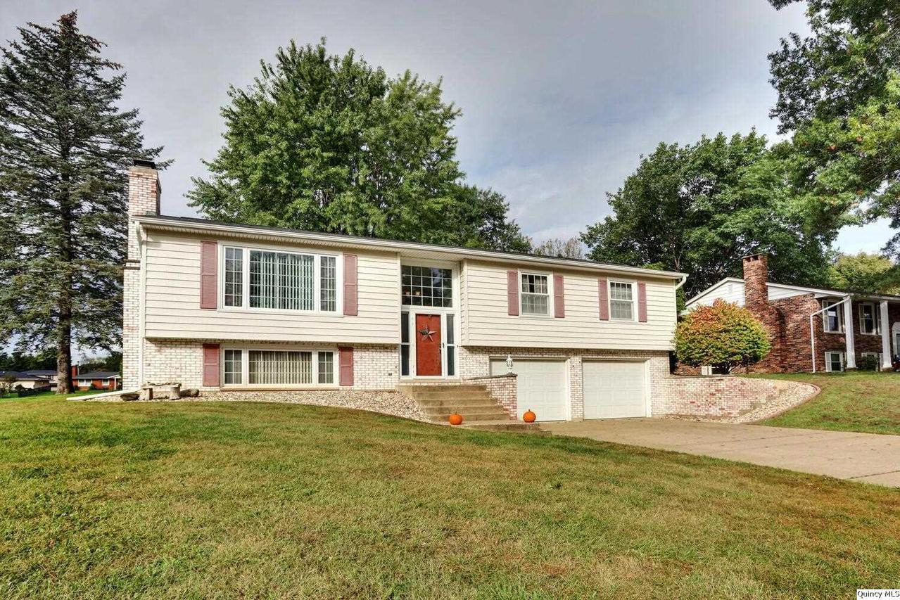 1926 S 24th St, Quincy, IL 62301