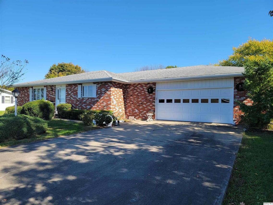 230 Dallas Rd, Carthage, IL