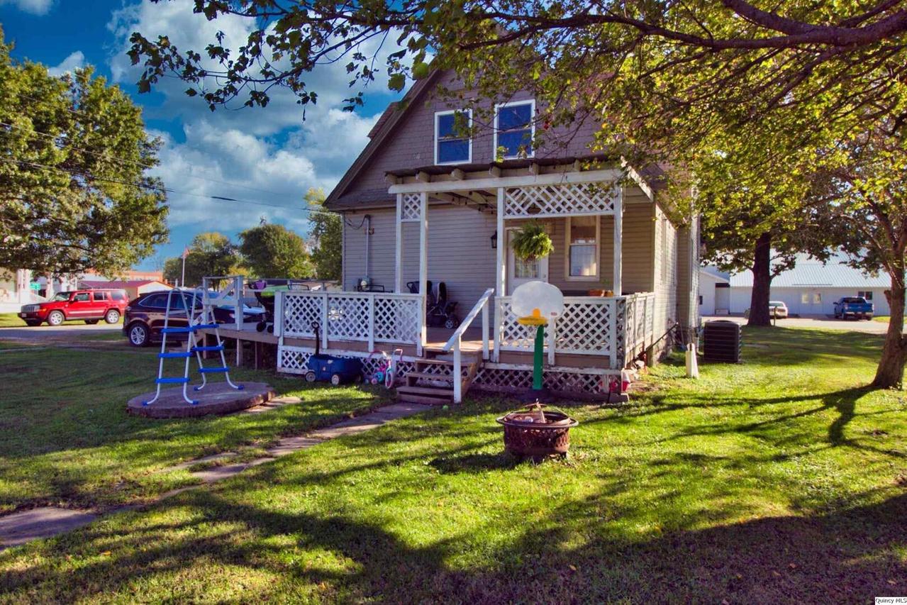 201 S Worrell, Bowen, IL 62316