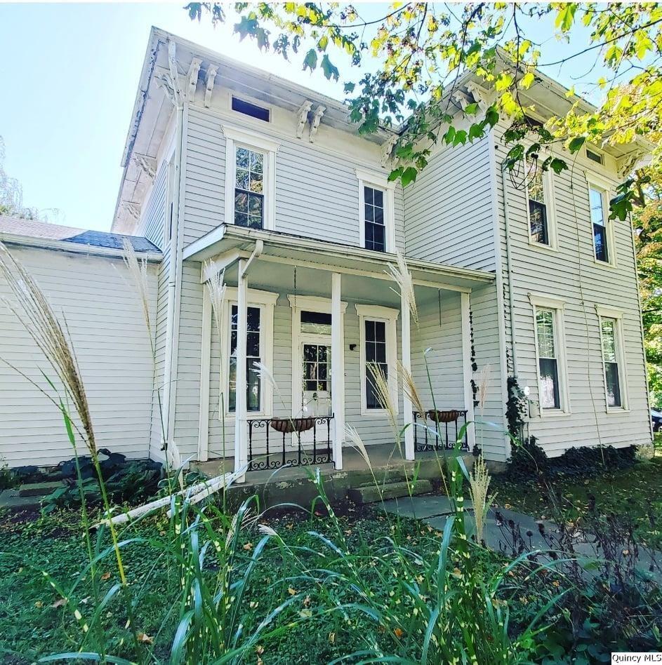 207 S State St, Mendon, IL 62351