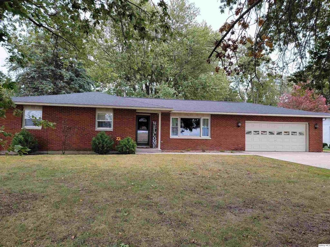 423 Quincy Rd., Carthage, IL