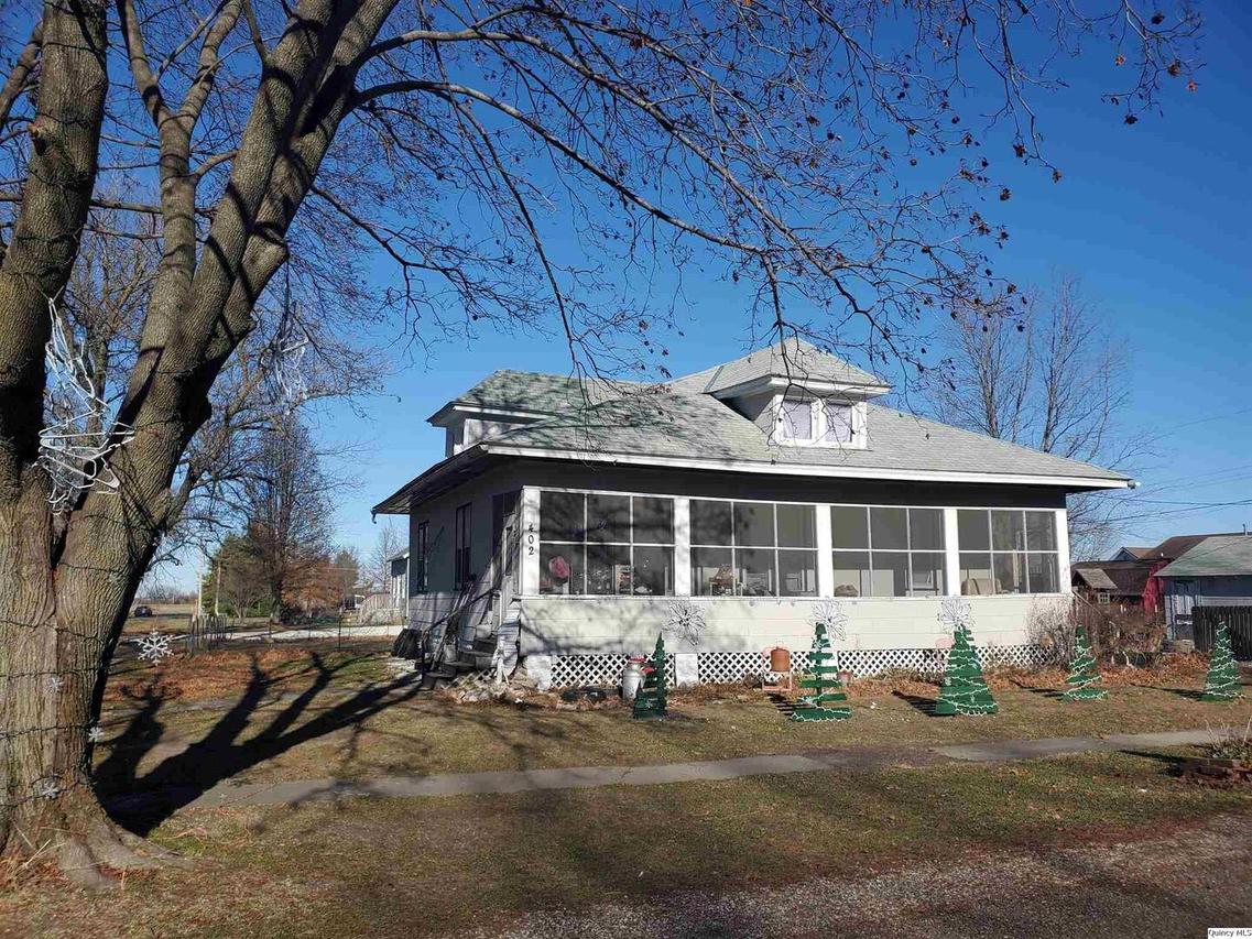 402 E 3rd St., Bowen, IL 62316