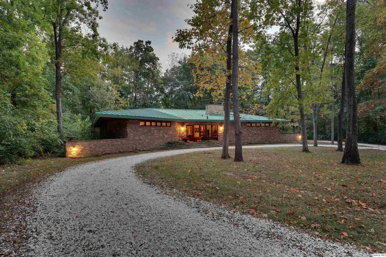 1301 Spring Green Dr, Quincy, IL 62305