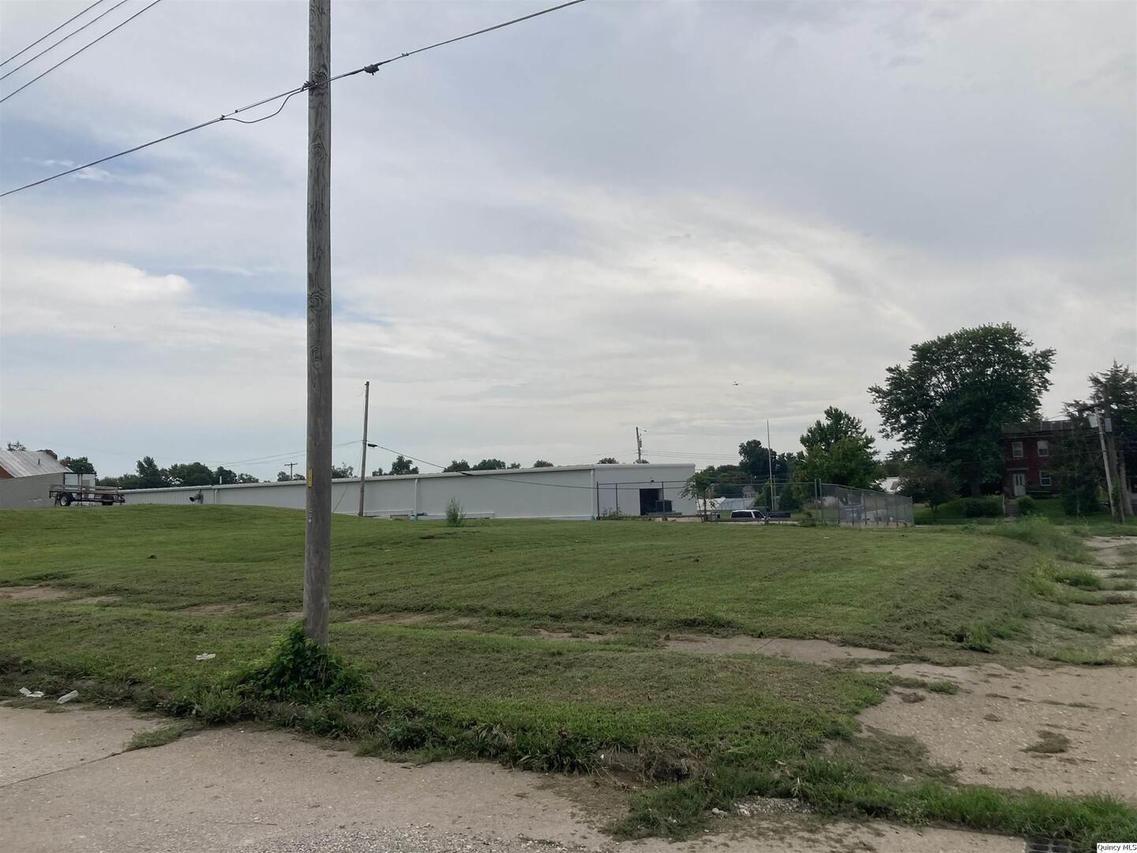420-22 Maiden Ln, Quincy, IL 62301