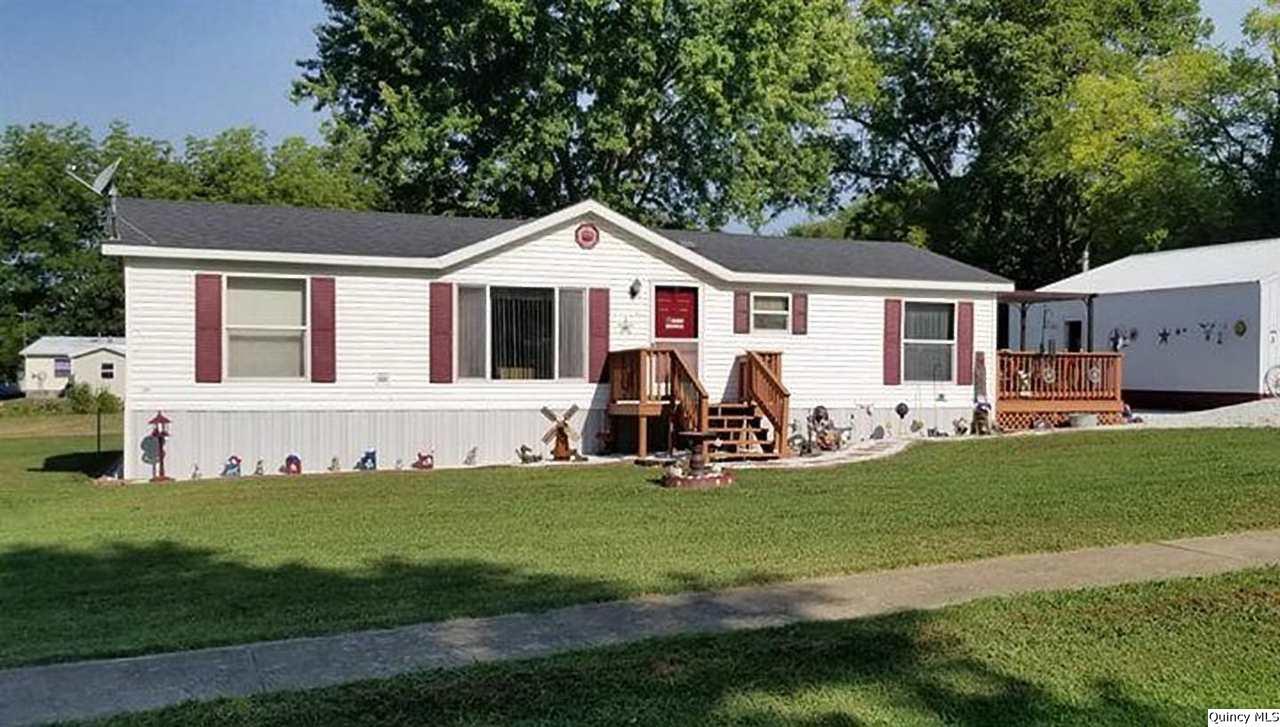 415 E Mississippi St., New Canton, IL 62356