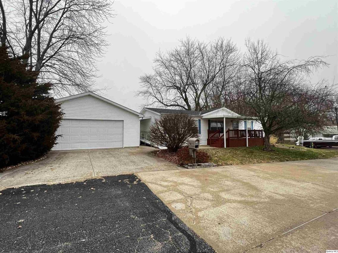 4930 E Paradise Ln., Quincy, IL 62305