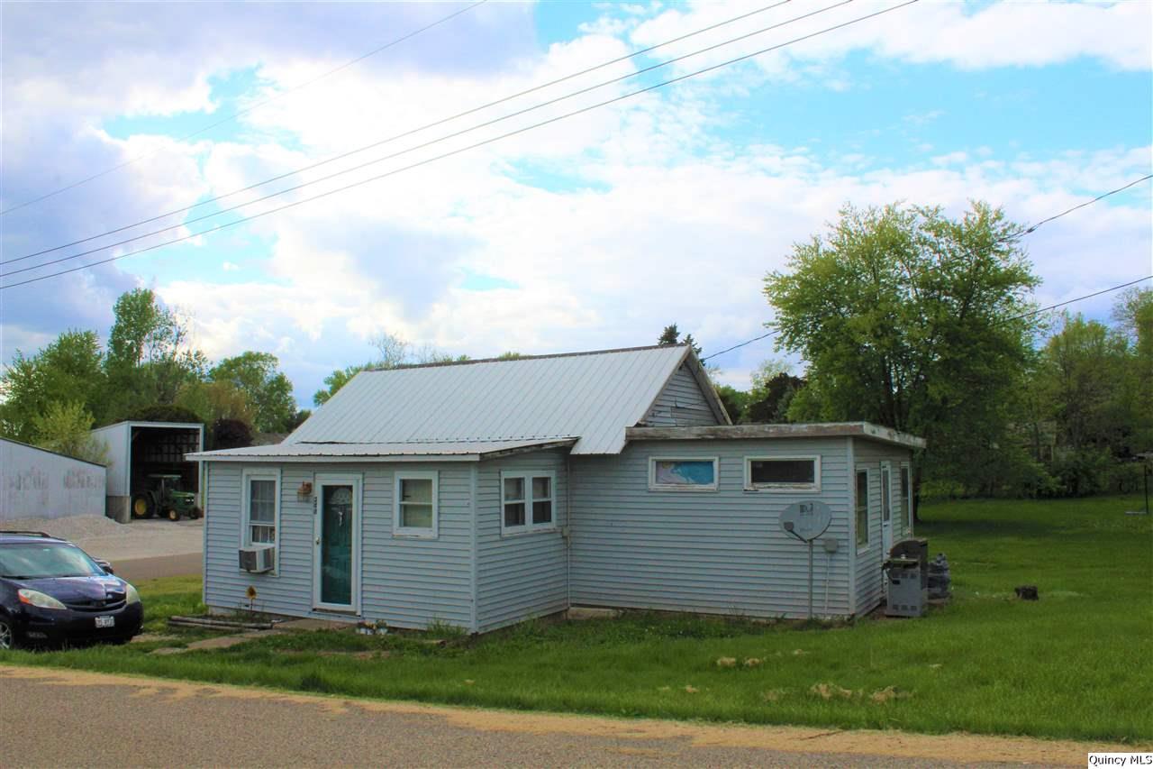 208 W Perkins St., Payson, IL 62360