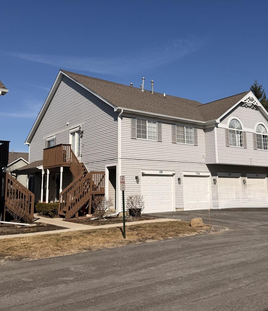 136 Village Creek Dr., Lake In The Hills, IL 60156