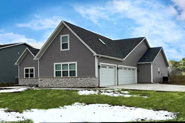 411 Harpers Ferry, Savoy, IL 61874