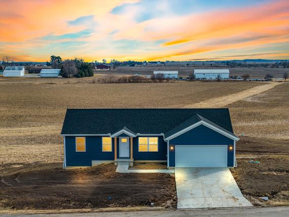 507 Maitland Dr., Carlock, IL 61725