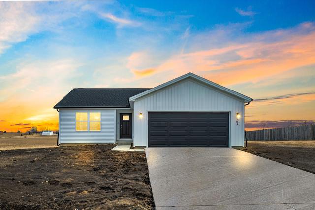 505 Maitland Dr., Carlock, IL 61725