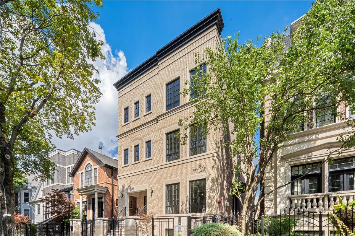 1208 W Wellington St. #2, Chicago, IL 60657