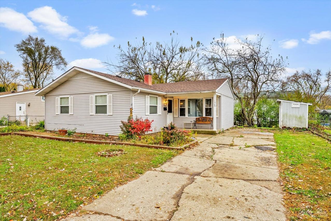 1505 Plymouth Cir., Carpentersville, IL 60110