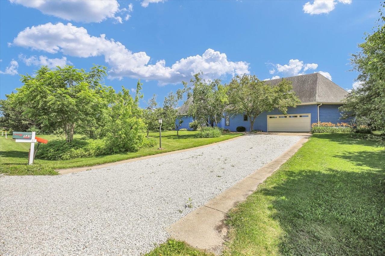 585 Cr 1800 N, Champaign, IL 61822