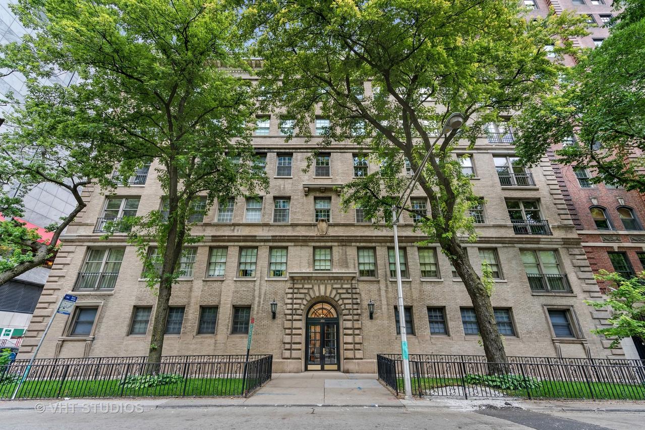 200 E Pearson St. #2E, Chicago, IL 60611