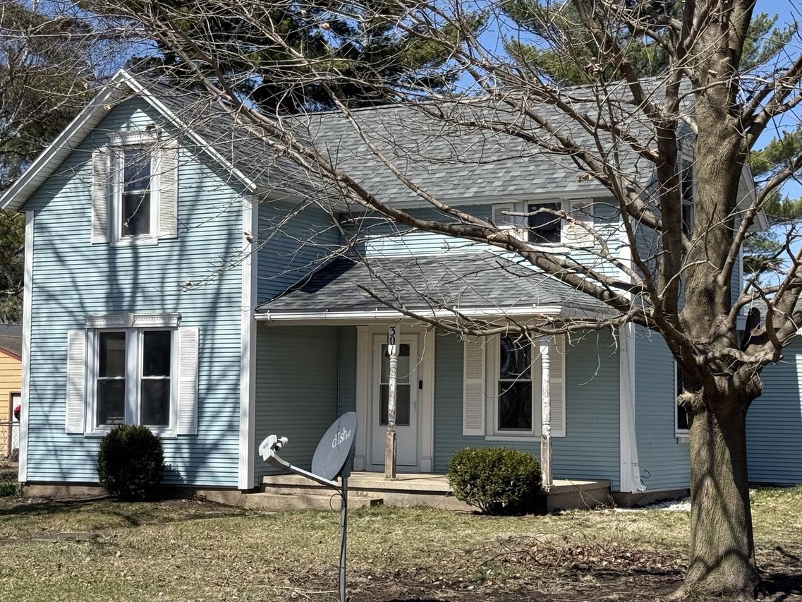 301 W 9th St., McNabb, IL 61335