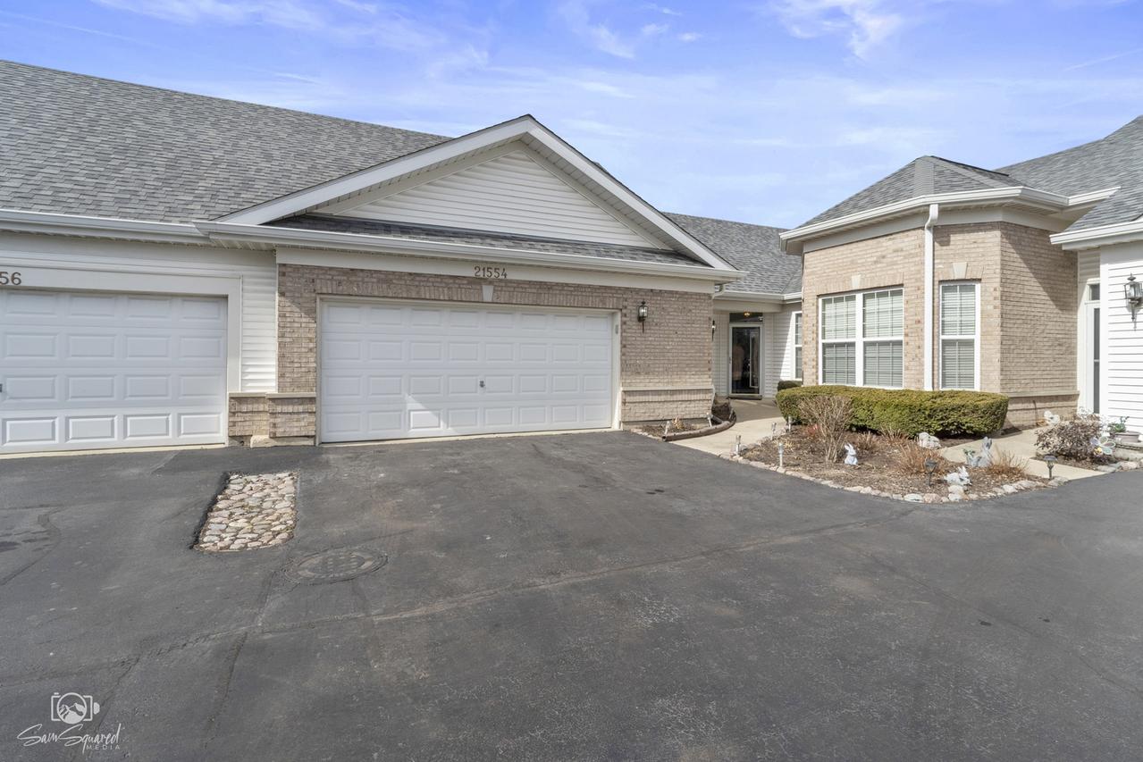 21554 Papoose Lake Ct., Crest Hill, IL 60403