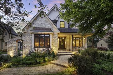 135 E Hillside Rd., Naperville, IL 60540