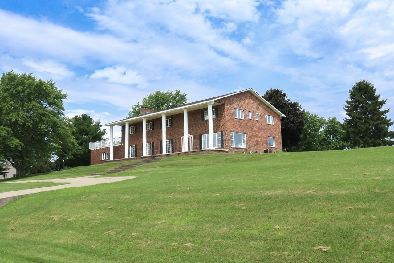 3900 Pine Hill Rd., Sterling, IL 61081