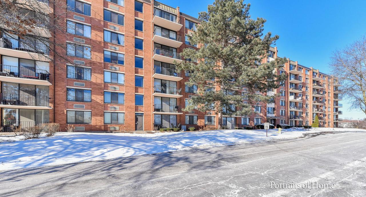 2000 Saint Regis Dr. #5A, Lombard, IL 60148