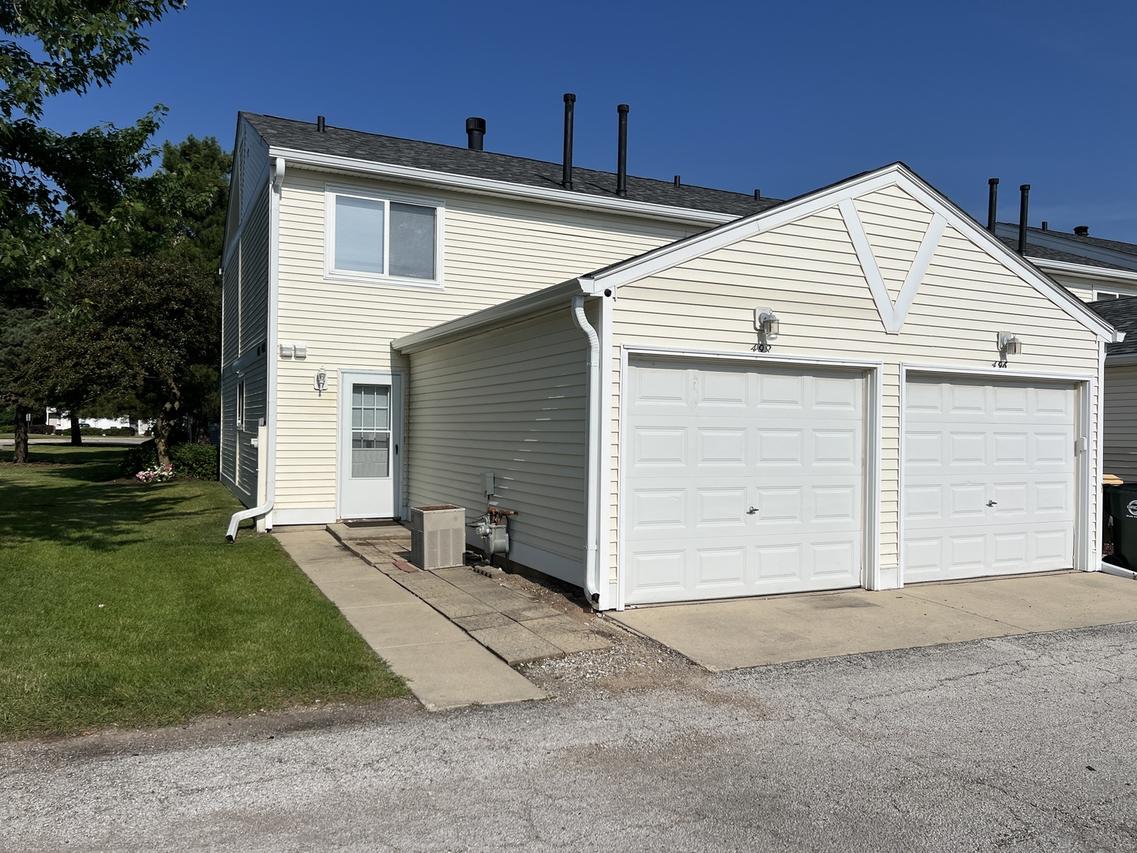498 Meadow Green Ln., Round Lake Beach, IL 60073