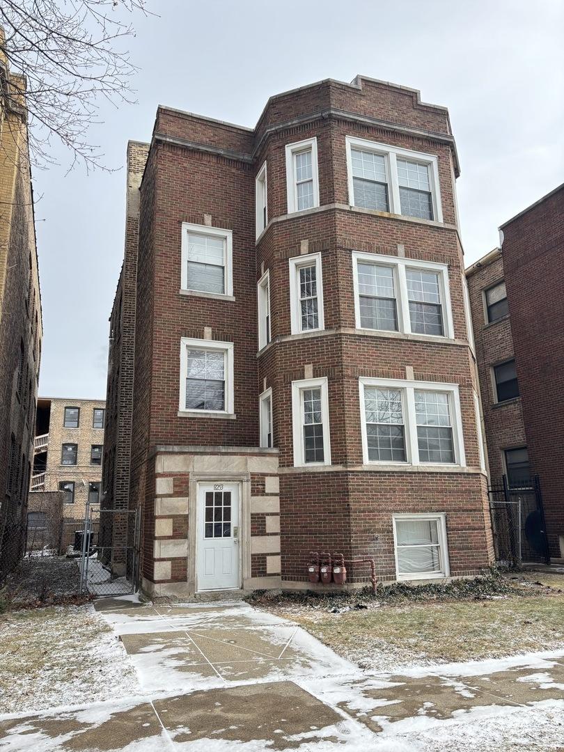 8253 S Maryland Ave., Chicago, IL 60619
