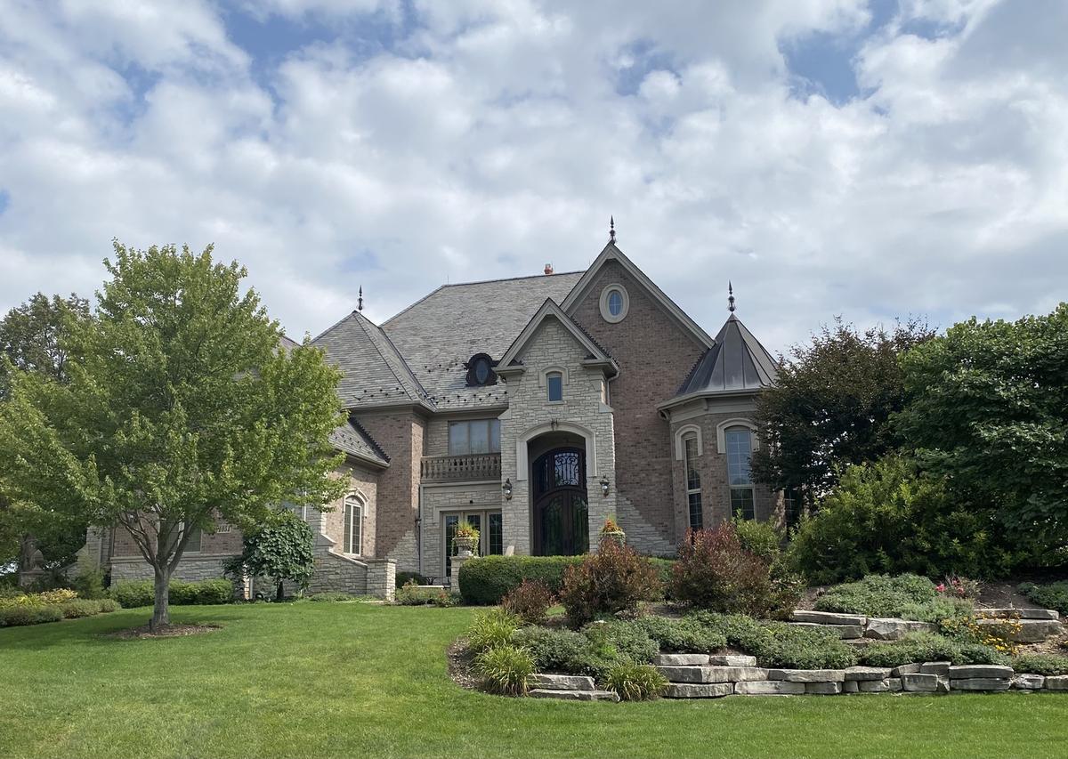 1051 Oakmont Ct., Woodstock, IL 60098