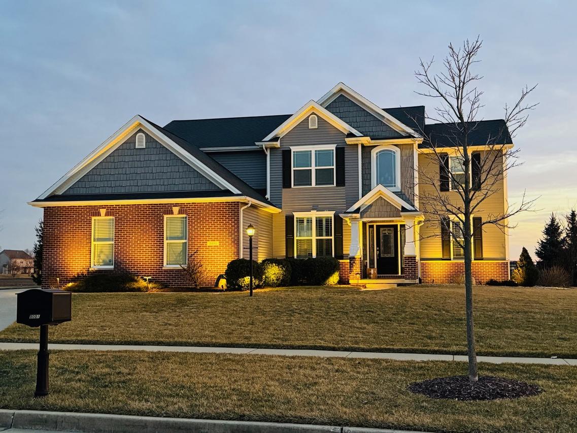 5001 Sandcherry Dr., Champaign, IL 61822