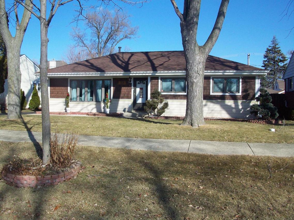 1015 Glendale St., Bensenville, IL 60106