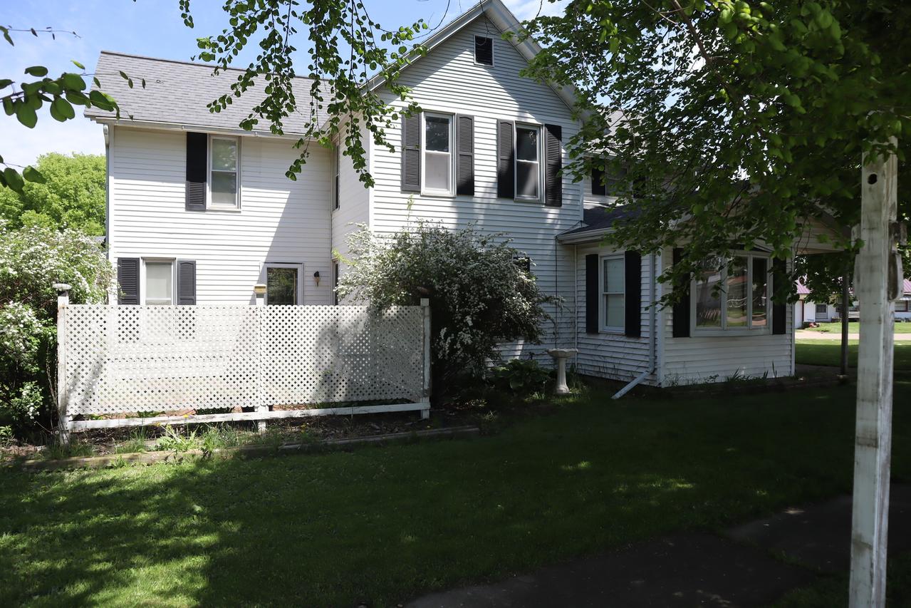 108 E Elm St., Manlius, IL 61338